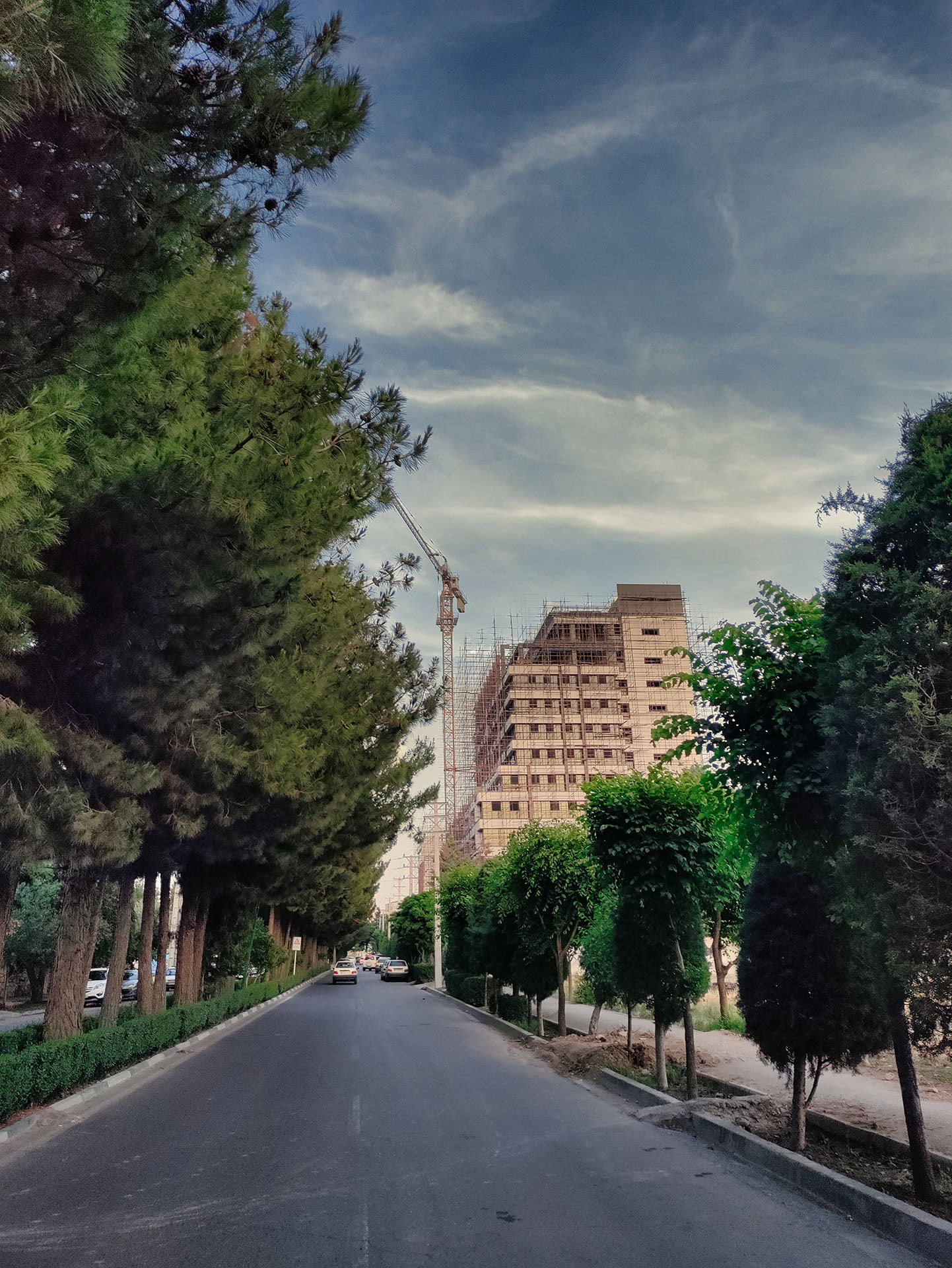 نمای مجتمع تجاری اداری برج آسا در حال ساخت از بلوار 111 مهرشهر
